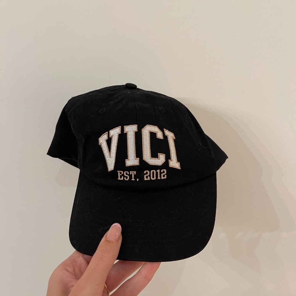 Vici - Medium - Baseball Cap And Pullover - image 2